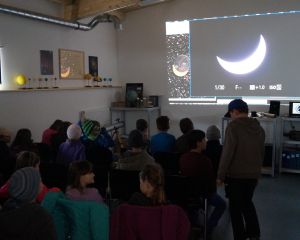 Astronomietage 2015: Auch die Grundschule Dieterskirchen besucht die Sternwarte zur Beobachtung der partiellen Sonnenfinsternis