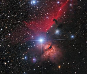 IC 434 mit dem Pferdekopfnebel oben rechts